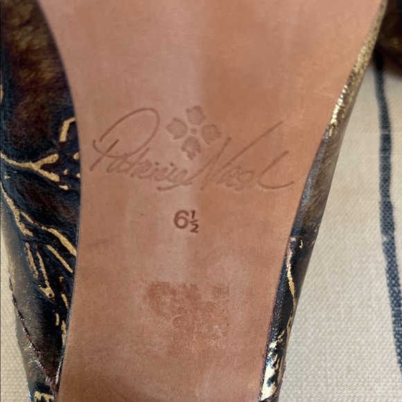 Patricia Nash Black and Gold Women's Shoes - Picture 4 of 5